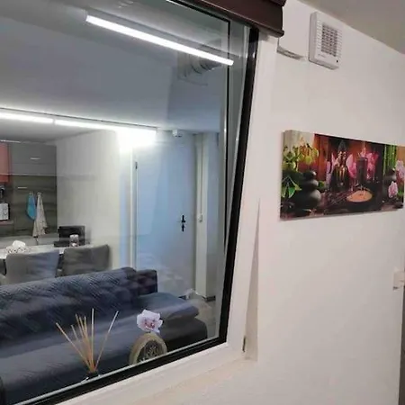 Lakeview Basement Near Interlaken Apartment